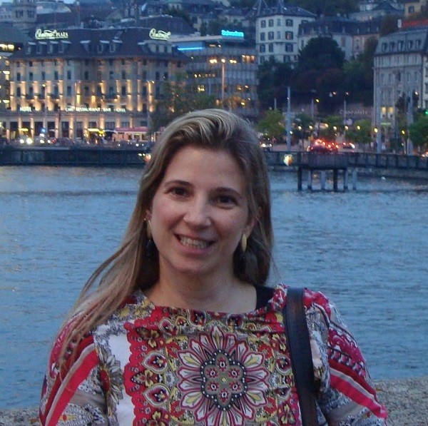 Profª. Drª. Flavia Cristina Rodrigues Lisoni