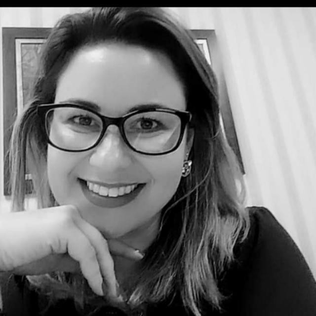 Profª. Drª. Juliana Guidi Magalhães